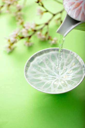 Enjoy sake with Aritayaki sake cup.